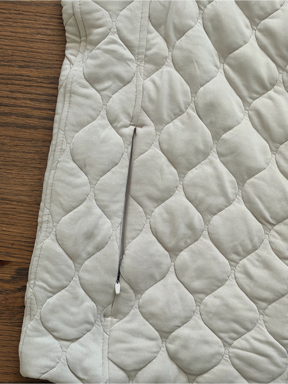 Kirkland Signature Cream Quilted Vest with Stand Collar M - Picture 3 of 7